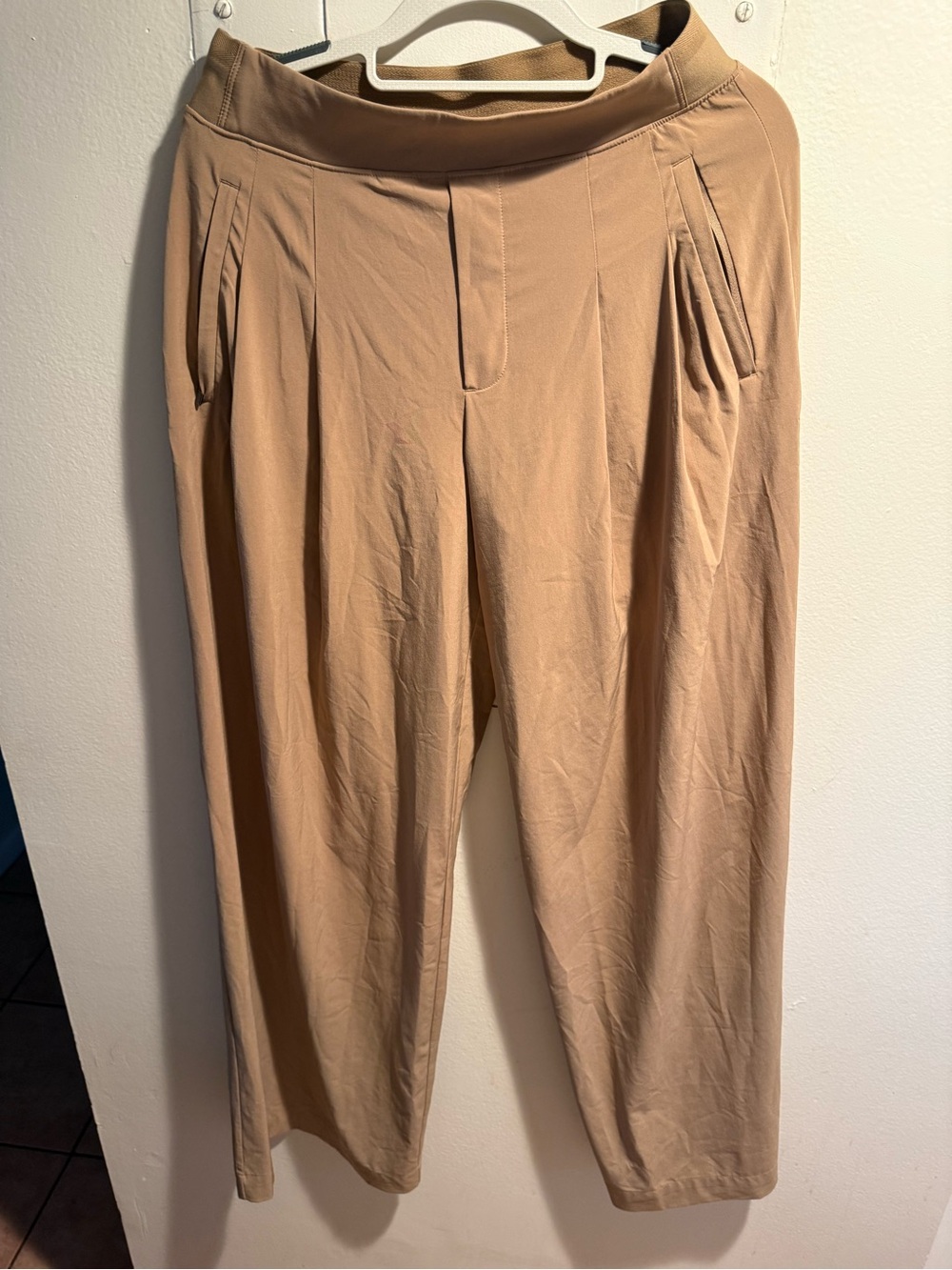 Athleta Tan Pull On Stretch Pants Women’s Size 4 Straight Leg